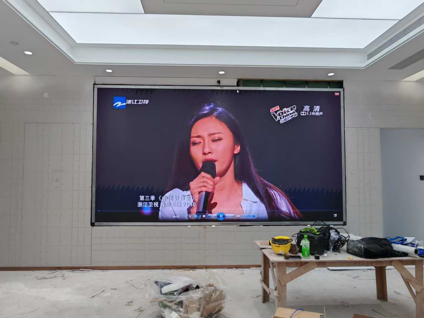 重庆某工厂展厅LED全彩显示屏安装